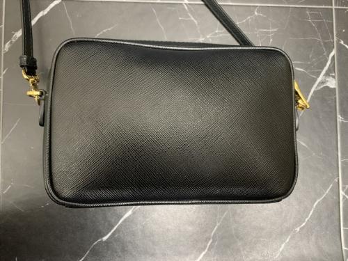 サフィアーノレザーショルダーバッグのバック