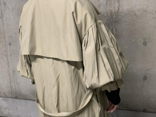 プリーツスリーブトレンチコートのコート