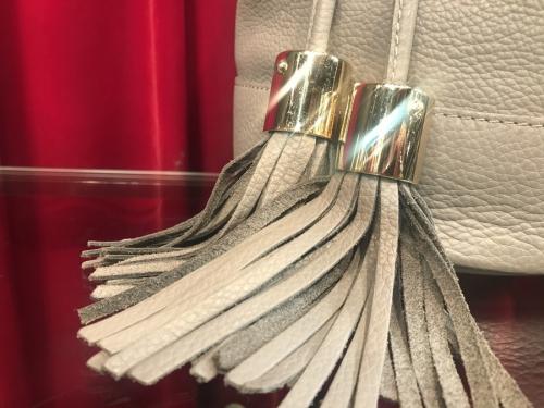 シーバイクロエのバケツ型タッセルレザーショルダーバッグ