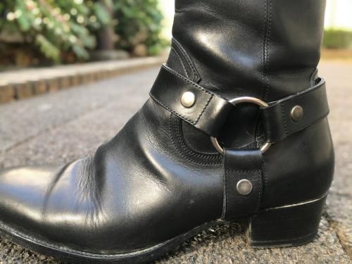 ハーネスリングブーツのシューズ