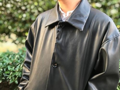 エマクロシーズのシンセティックレザー オ‐バーサイズ ルーズスリーブバルカラ