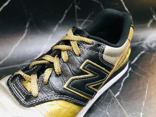 ニューバランス×フランクミュラーのローカットスニーカー