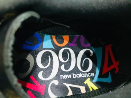 ローカットスニーカーのシューズ