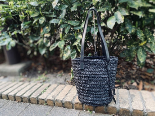 ラグジュアリーブランドのSaint Laurent Paris