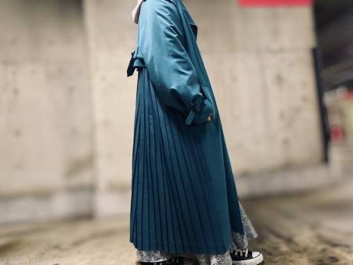 バックプリーツトレンチコートのトレンチコート