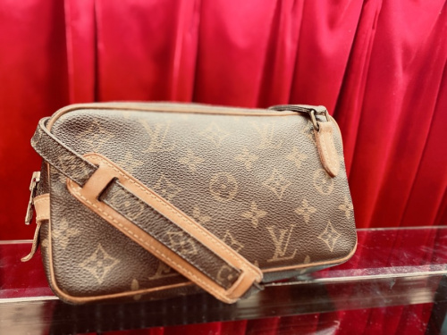 ラグジュアリーブランドのLOUIS VUITTON 　