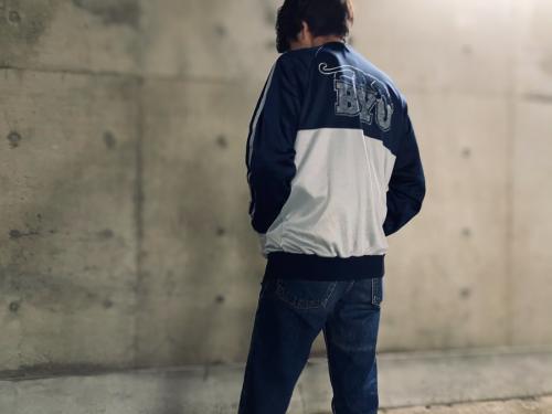 アディダスオリジナルの切替プリントトラックジャケット