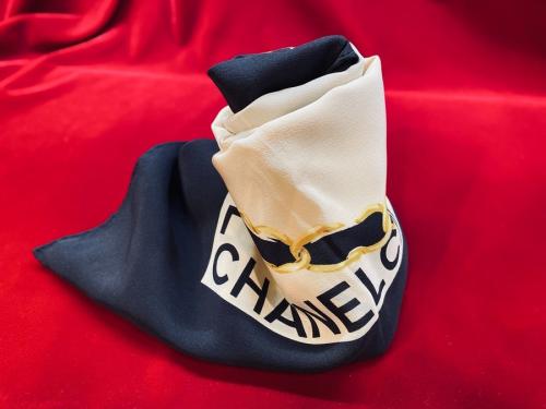 シャネルのヴィンテージマトラッセプリントシルクスカーフ