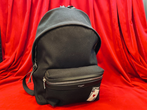 ラグジュアリーブランドのSaint Laurent Paris