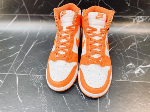 ナイキのDUNK HI RETRO SYRACUSE 77