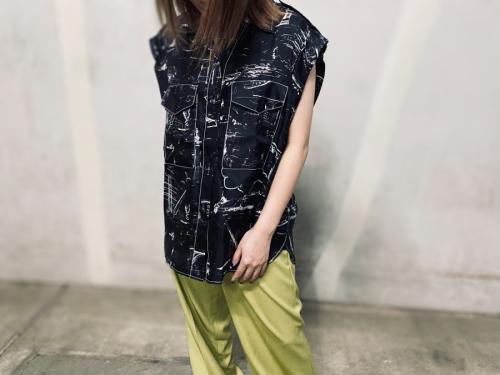 バーバリーのSilk Printed Rolled Sleeve Blouse