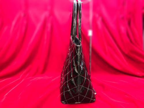 シャネルの復刻マトラッセエナメルトートバッグ