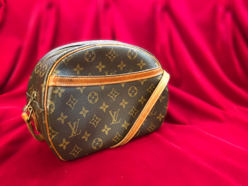 ラグジュアリーブランドのLOUIS VUITTON 　