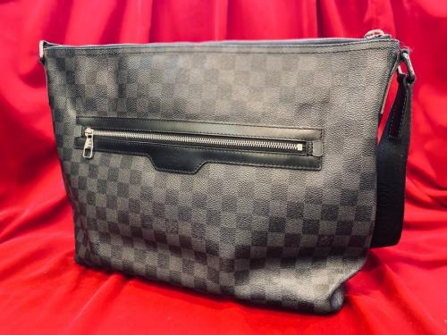 LOUIS VUITTON 　のルイ ヴィトン　