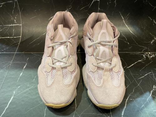 アディダスのYEEZY BOOST500 / イージーブースト500