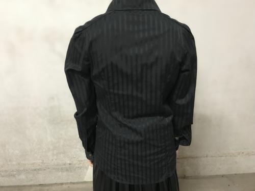 ストライプシャツのシャツ