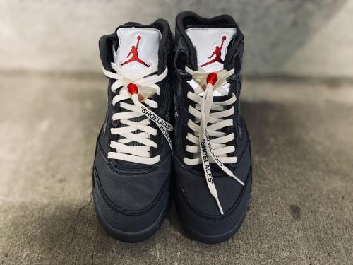 ナイキ×オフホワイトのAIR JORDAN5 RETRO SP