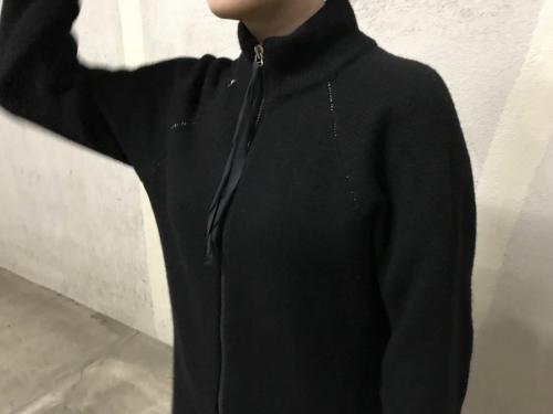 エムエムシックス メゾンマルジェラのジップアップハイネックニット