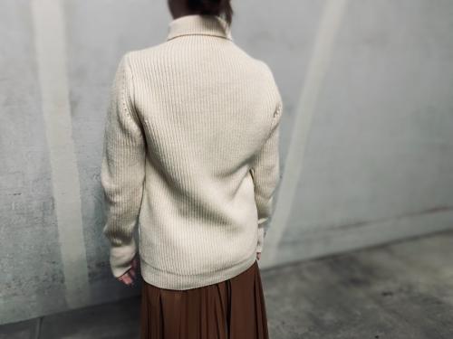 タートルネックニットのニット