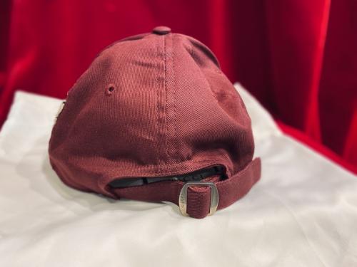 グッチ×ニューエラのロゴバタフライ刺繍キャップ