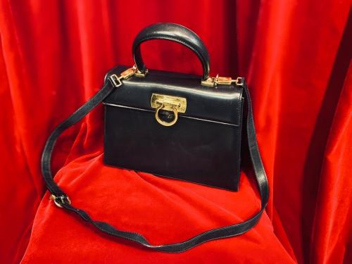 サルヴァトーレ フェラガモのガンチーニショルダーバッグ