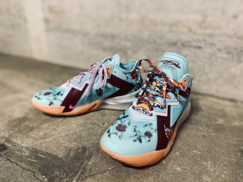 スニーカーのNIKE