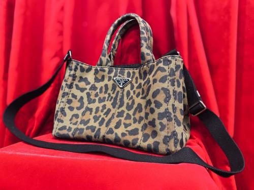 プラダのレオパード柄 ミニカナパ2WAYハンドバッグ
