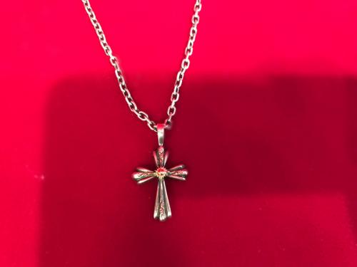 アリゾナ フリーダムの小太陽神クロスネックレス