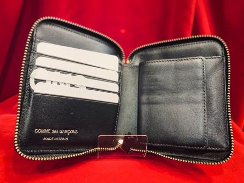 コム・デ・ギャルソンのラウンドファスナーウォレット