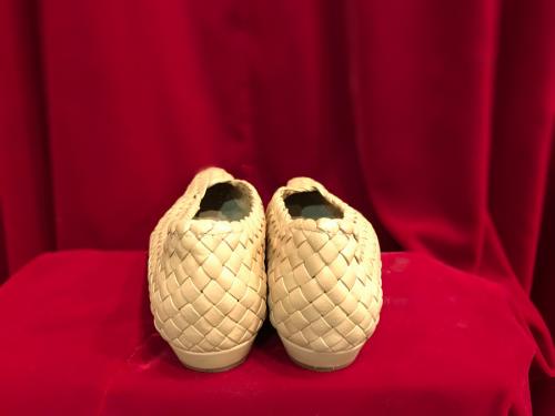 ボッテガベネタのアーモンドシェイプトゥーイントレチャートパンプス