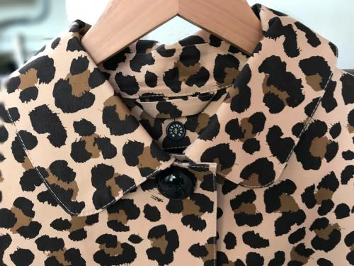 マッキントッシュ ロンドンのゴム引きレオパードステンカラーコート