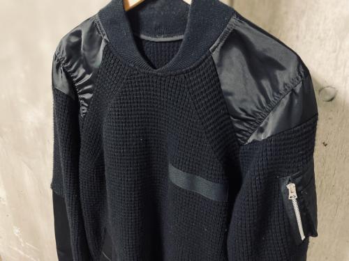 サカイのMA-1インサートプルオーバー