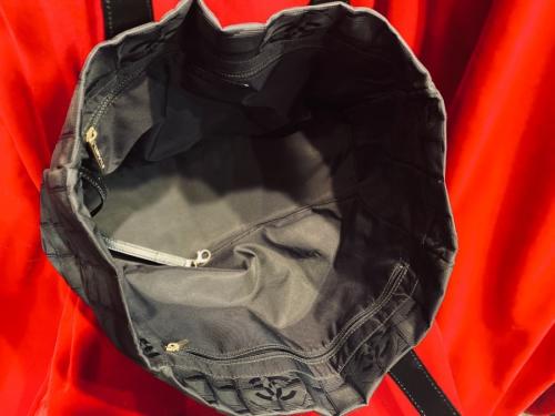 シャネルのトートMM