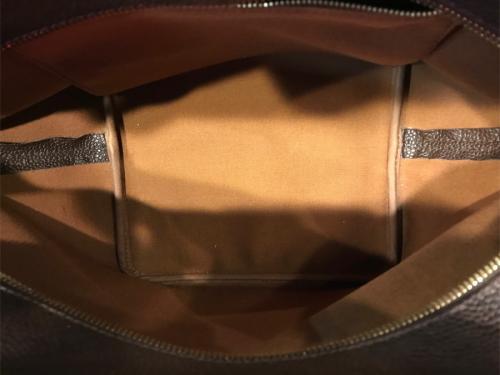 オールレザー舟形トートバッグのトートバッグ