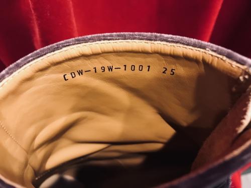 スクエアトゥーベロアブーツのブーツ