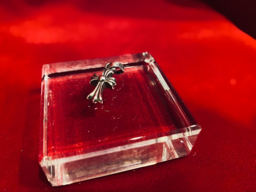 レアアイテムのCHROME HEARTS