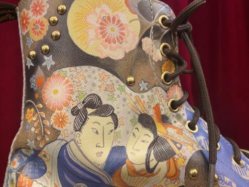 ト゛クターマーチンの8ホールブーツ