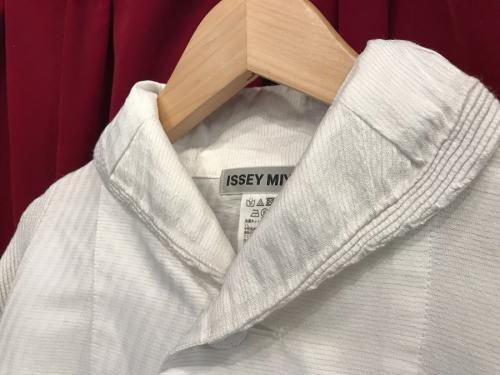 イッセイミヤケのデザインコート