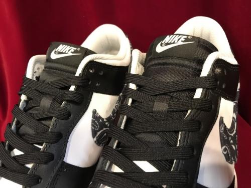 スニーカーのDUNK LOW