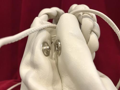 ボンボンレザーバッグの布袋付