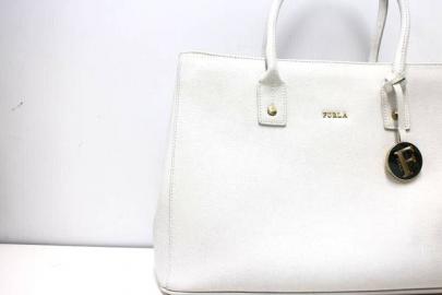 「レディースのFURLA 」