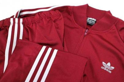 「adidasのトラック 」