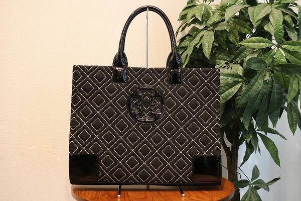 今期現行品Tory Burch(トリーバーチ) キルティングトートバッグ入荷