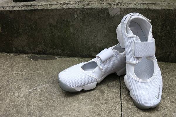 25  NIKE AIR RIFT ナイキ エア リフト