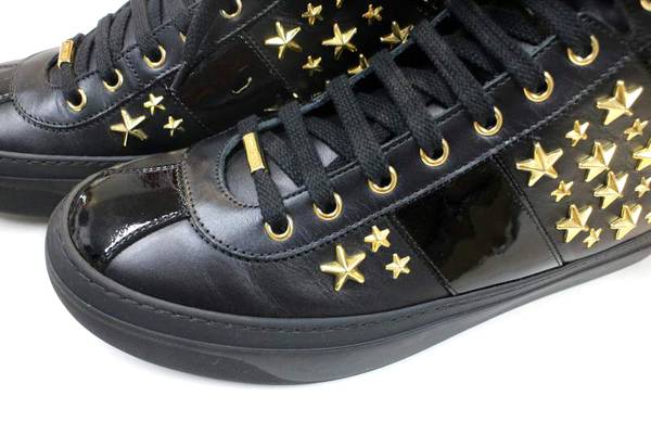 JIMMY CHOO/ジミーチュウからゴールドのスタッズがイケてるスニーカー 