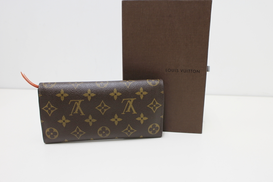 LOUIS VUITTON（ルイ・ヴィトン）より高級感溢れる、長財布