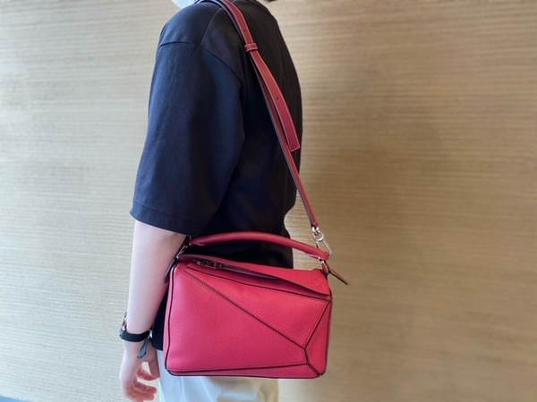 ラグジュアリーブランド【LOEWE/ロエベ】より PUZZLE SMALL BAG