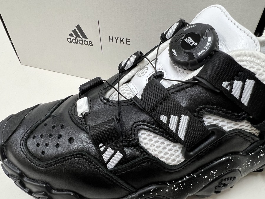 adidas × HYKE コラボシューズ