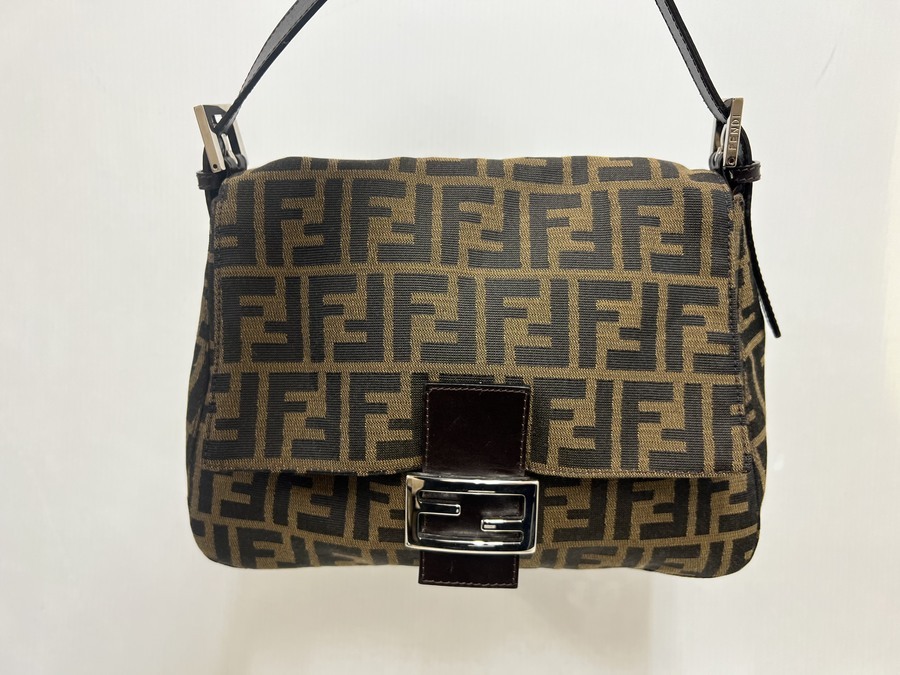 世界的ラグジュアリーブランド【FENDI / フェンディ】より ズッカ柄 