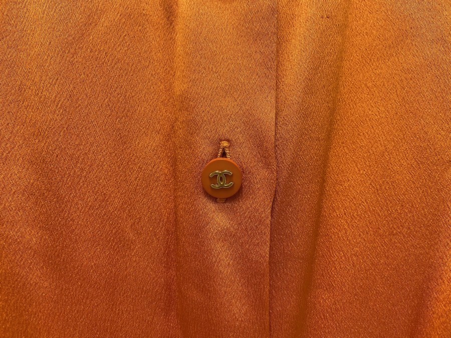 大人気ブランド【CHANEL / シャネル】より ココボタンシルクシャツ を